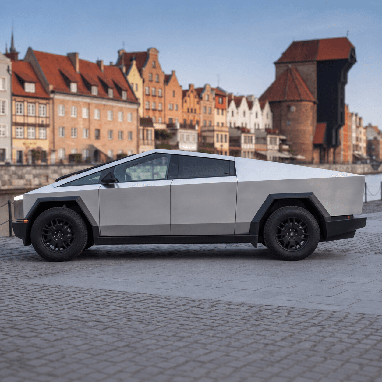 Tesla Cybertruck Sprzedam Boczne Ujecie